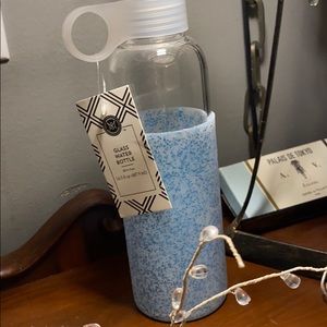 NWT. Glass water•cocktail bottle. -16.5 ounce